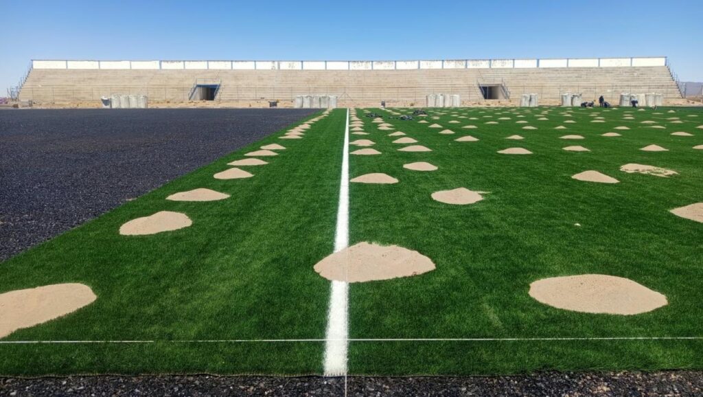 Césped sintético en el estadio de la AFO estará terminado en 10 días