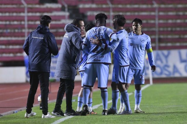 Bolívar avanza a cuartos de final tras un intenso partido