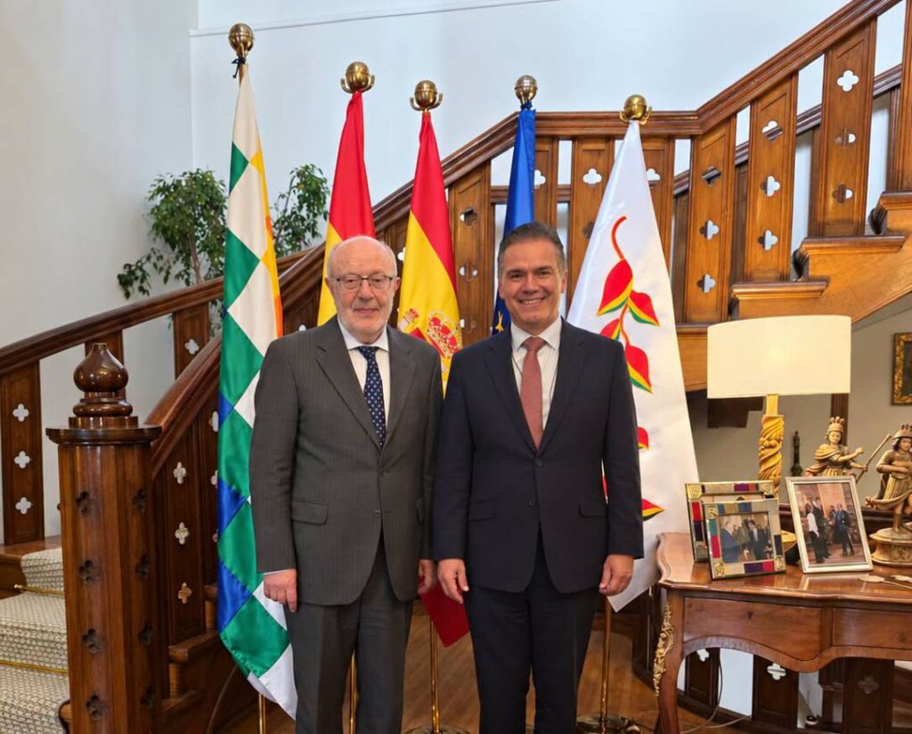 Reunión del Ministro Justiniano con el Embajador de España por Cooperación Técnica
