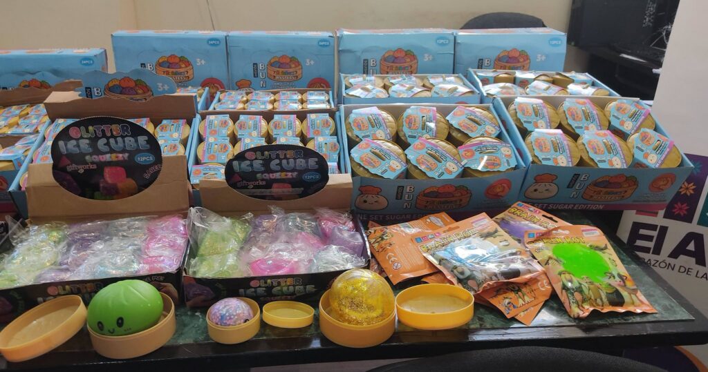El Alto retira del mercado más de 570 juguetes "Squishy Dumpling" por riesgos de salud