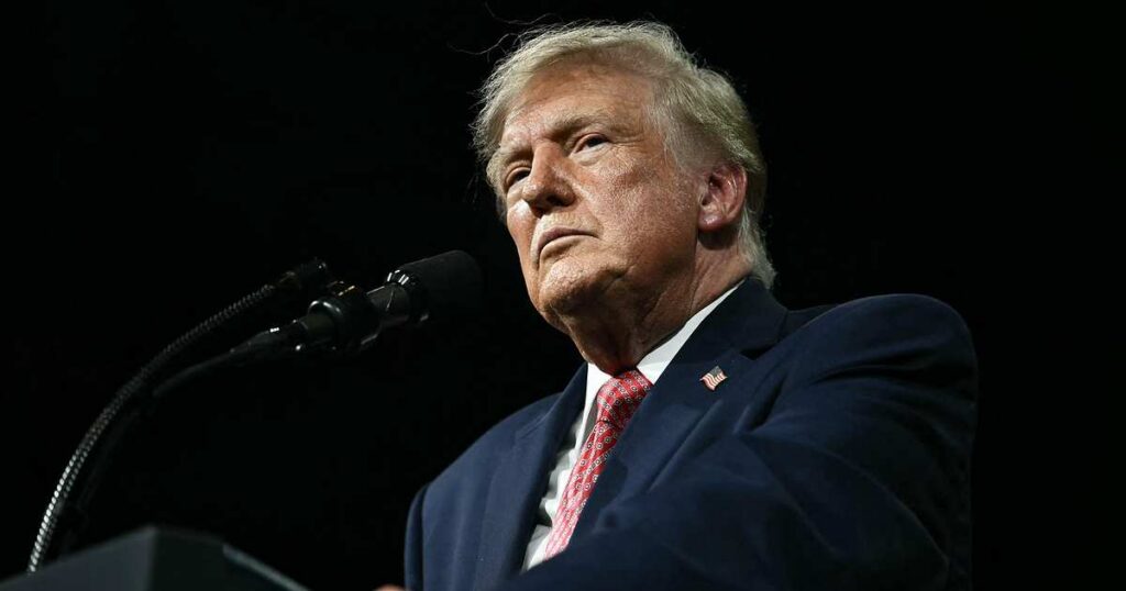 Trump debe comparecer bajo juramento en su demanda contra la BBC