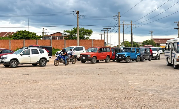 Agujeros en el tiempo: Conductores luchan por gasolina