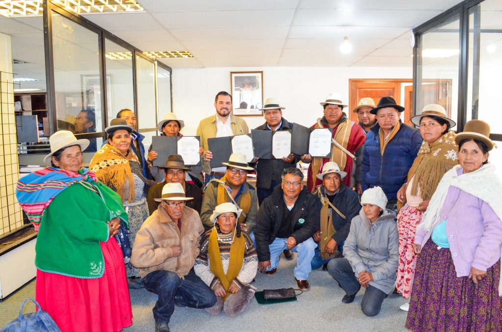 Convenios para fortalecer salud y educación en Bolivia
