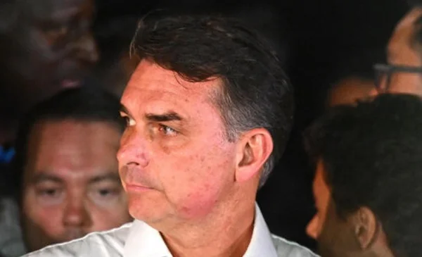 Flávio Bolsonaro reacciona a su derrota ante Lula en las elecciones brasileñas