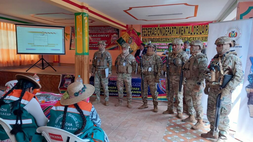 Capacitan a comerciantes de Viacha en normativa aduanera para combatir el contrabando