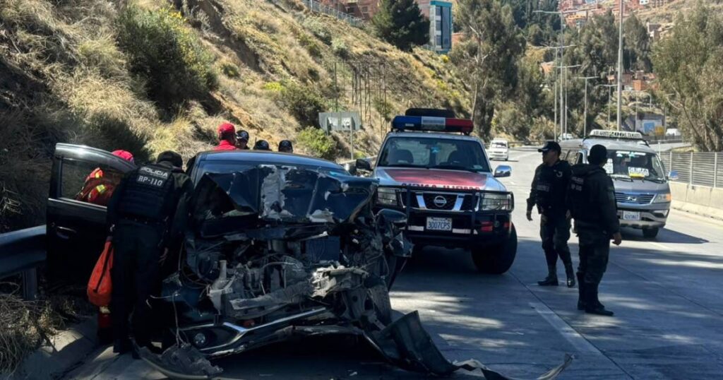 Accidente en la autopista La Paz-El Alto deja un muerto