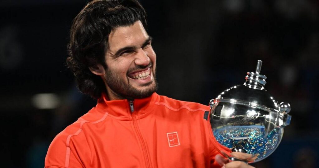 Carlos Alcaraz se coronó campeón en Tokio tras su regreso