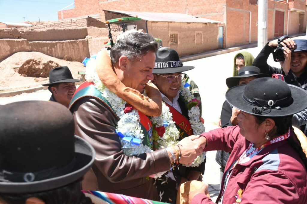 Revilla impulsa obras viales y proyectos en Laja