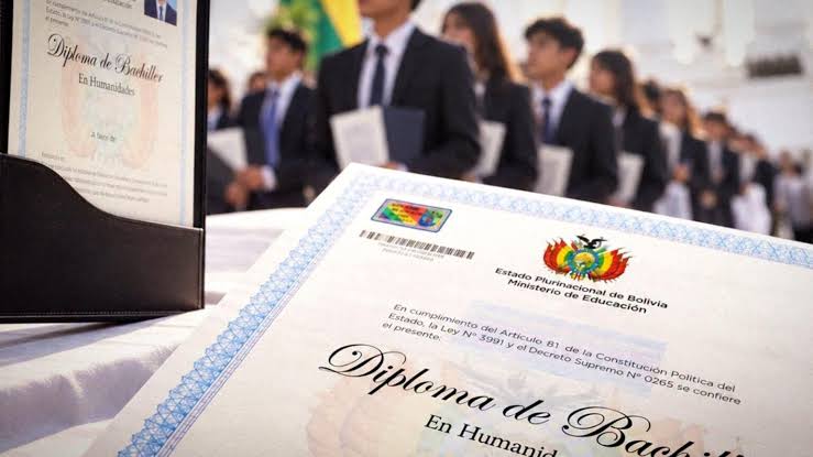Validez de diplomas de bachiller: Aclaración del vocero presidencial