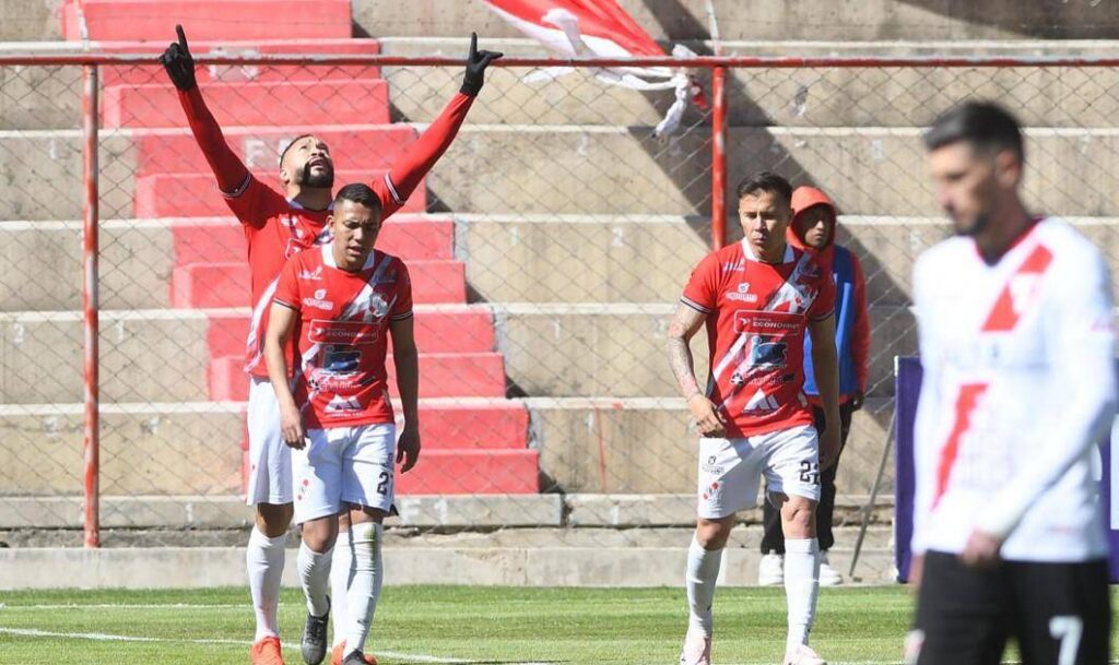 Nacional Potosí se impone a Always Ready y lidera su grupo en la Copa Paceña