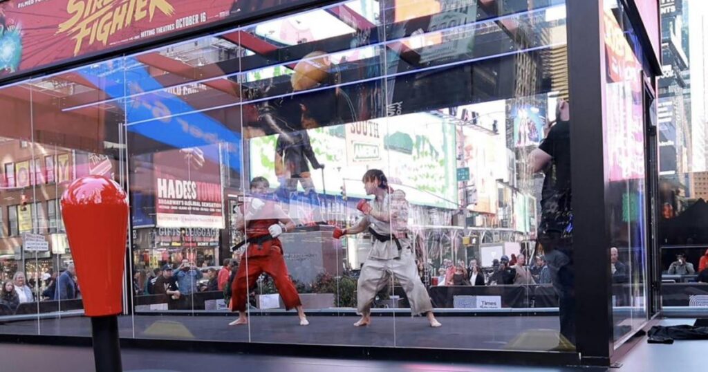 Impresionante choque de luchadores en las calles de Nueva York