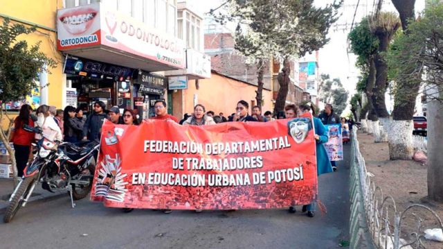 Protestas en Potosí por el futuro de la educación