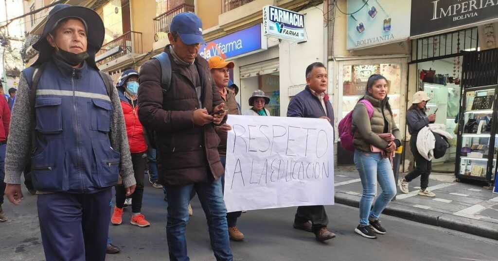 Gobierno espera a maestros en reunión, a pesar de su ausencia
