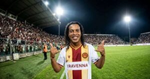 Ronaldinho vuelve a la acción con el Ravenna