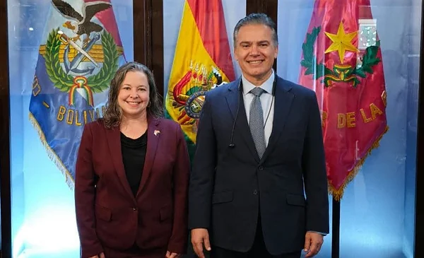 Reunión entre el Ministro Justiniano y representante de EE.UU. aborda cooperación en seguridad