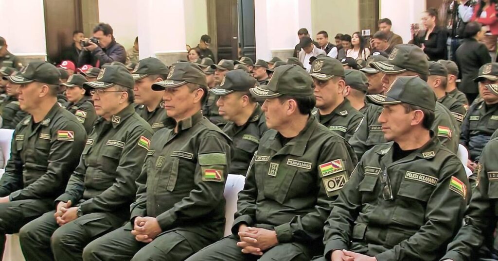 Gobierno rinde homenaje a la Policía en medio de tensiones sociales